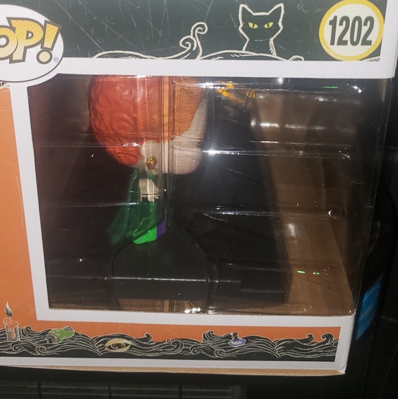 THE SANDERSON SISTERS FUNKO POP 1202 NIB - Picture 4 of 9